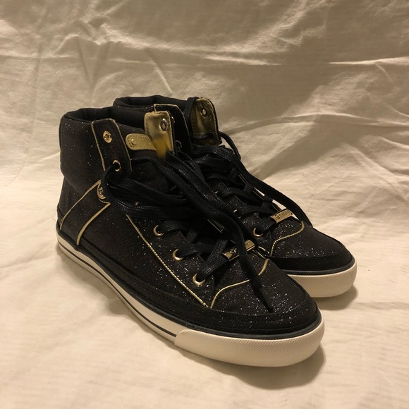 Guess Tennis Shoes - Picture 2 of 4